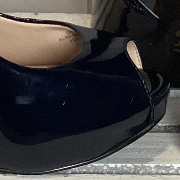 1936. Guess Patent Leather Blue Stilettos EUC Size 9 - Picture 2 of 6